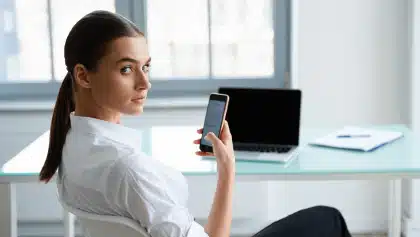 quelle solution choisir pour envoyer des sms professionnels en 2026