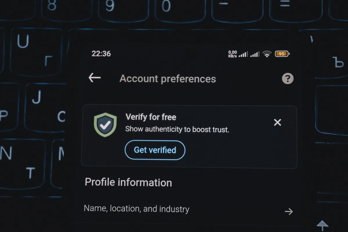 Interface de v&eacute;rification d'&acirc;ge sur un &eacute;cran montrant une bo&icirc;te de dialogue de saisie de date de naissance