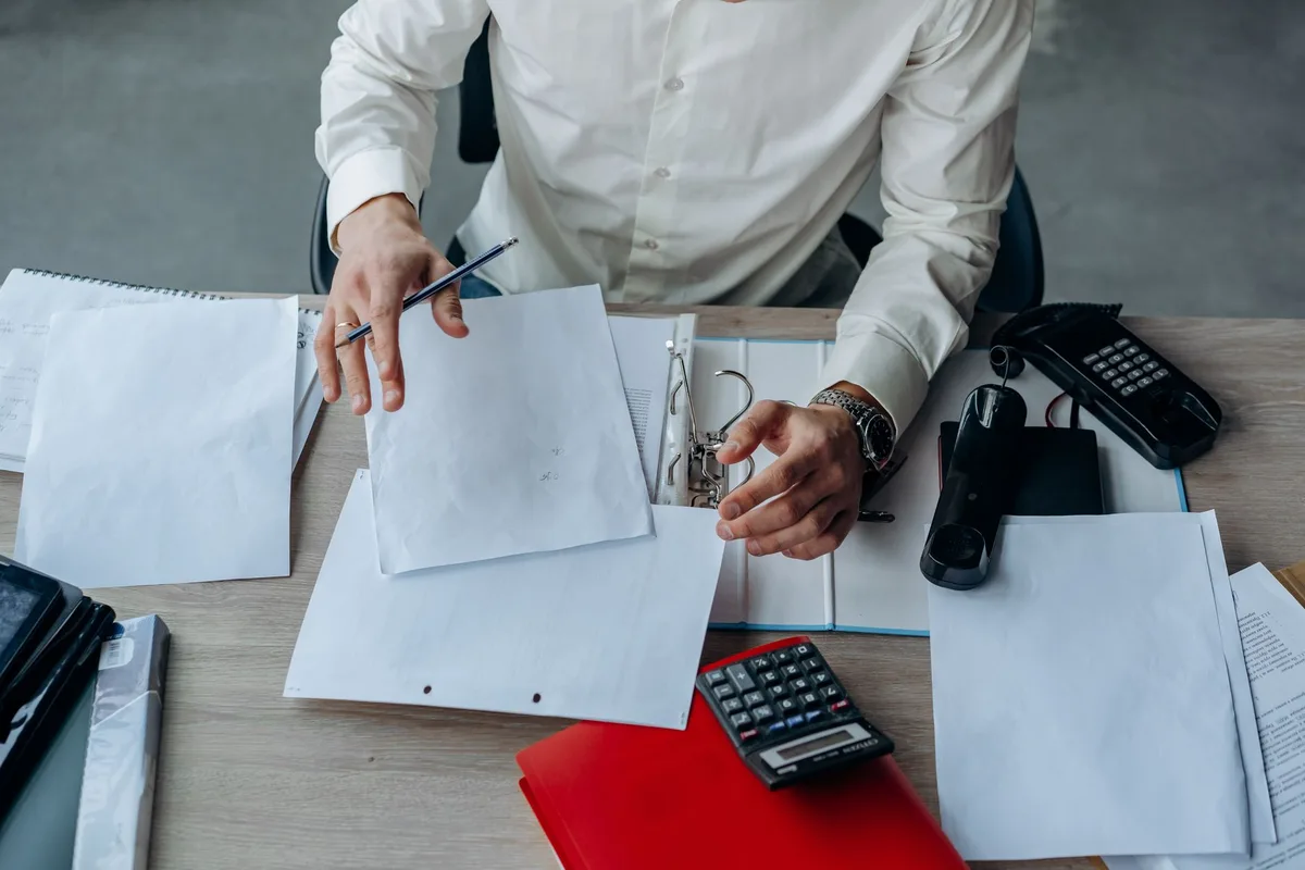 Processus d'automatisation avec documents de conformit&eacute; et rapports juridiques sur un &eacute;cran