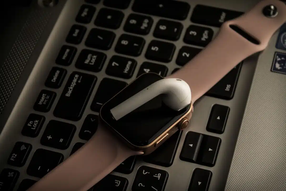 Vérification des paramètres Bluetooth et des permissions d'accès sur une montre connectée