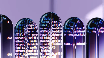 Représentation visuelle d'un réseau neuronal IA avec nœuds lumineux au-dessus d'un écran de tableau de bord marketing