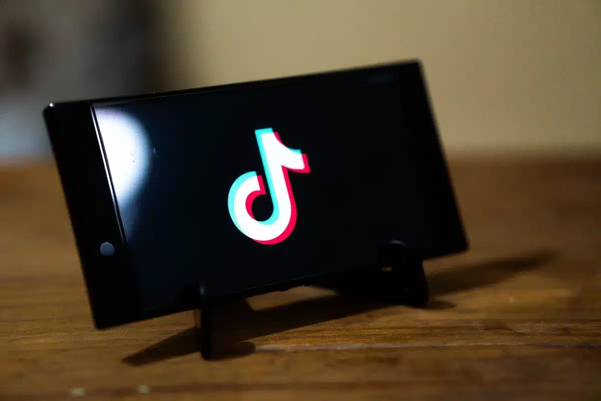 Paramètres Android montrant la suppression du cache d'une application Bluetooth