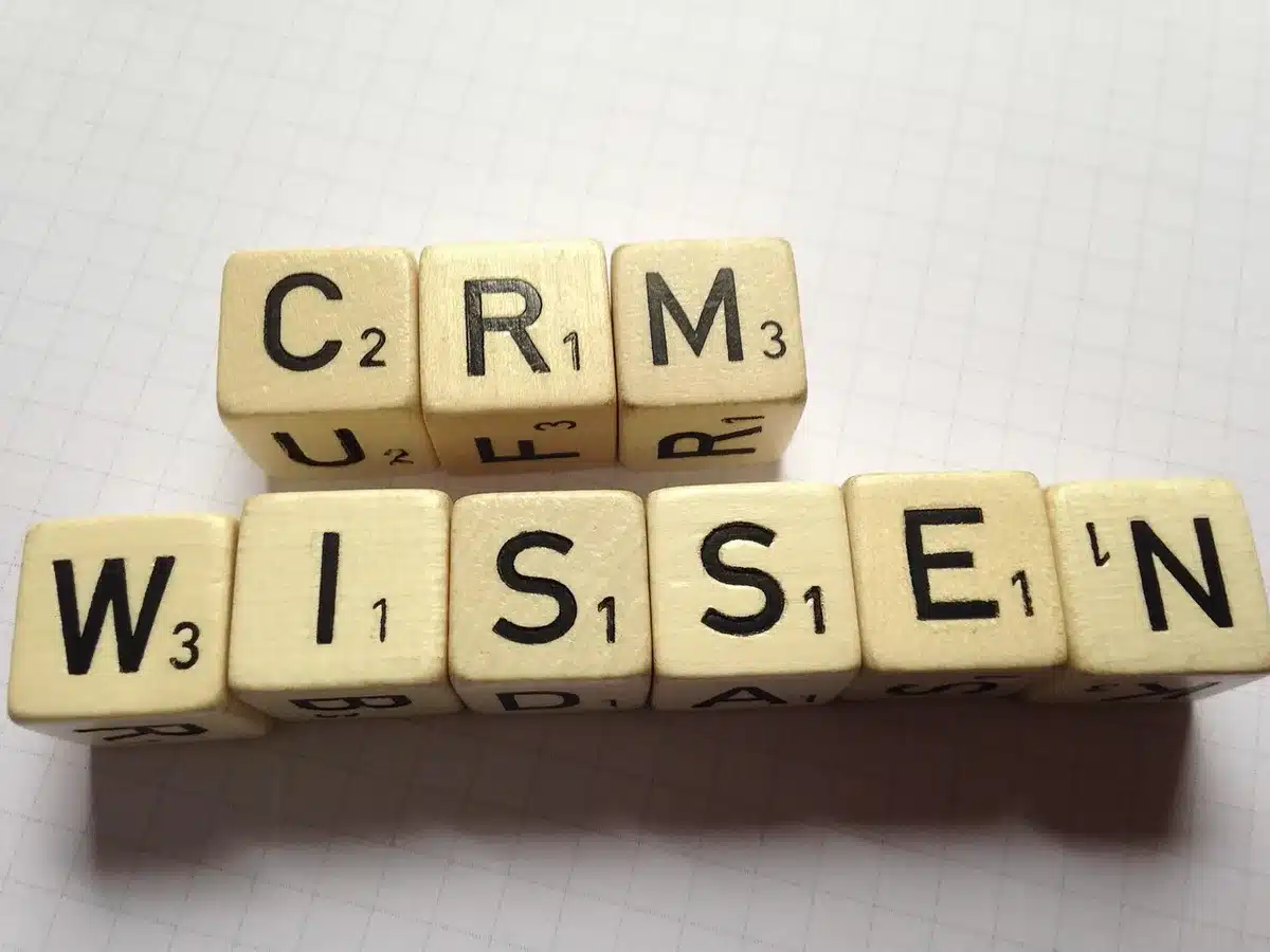 Tableau de bord CRM affichant données et segmentation